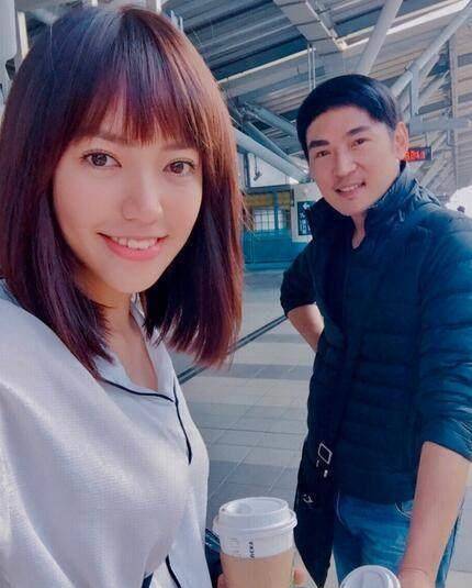 和大女儿和老友张庭1994年,《七侠五义》中展昭一角让焦恩俊成为台湾