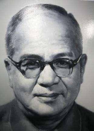 京剧《海瑞罢官》作者吴晗受迫害骨灰无踪,两位京剧大师受牵连_批判