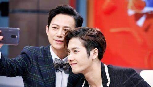 何炅力捧的四大鲜肉,有炙手可热的蔡徐坤,还有被粉丝坑惨的他_王嘉尔