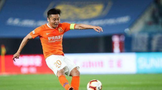 武汉卓尔队长力挺新帅李霄鹏,新赛季更衣室隐患已消除_李行_球员_认可