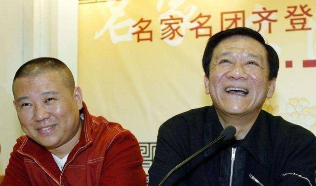 其是侯宝林大师的三儿子,后来由李伯祥代师赵佩茹收了侯耀文