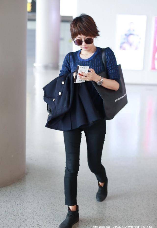 马伊琍魅力不减,穿包臀裙显性感,就是鞋子拖后腿了!_裙子_拖鞋_样子