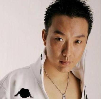 李玉刚早年经历:挨打是家常便饭,成功没有捷径只有奋斗_父母_通知书