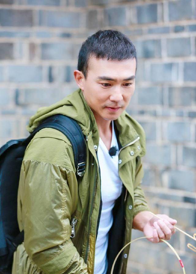 刘畊宏拥有178cm的身高,体重却有70kg(全身都是肌肉),1972年的台湾省