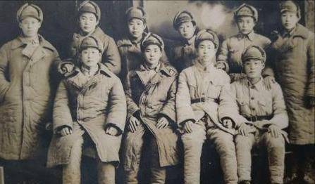 解放战争时期，政委到底是什么职务？司令员和政委哪个实权更大？