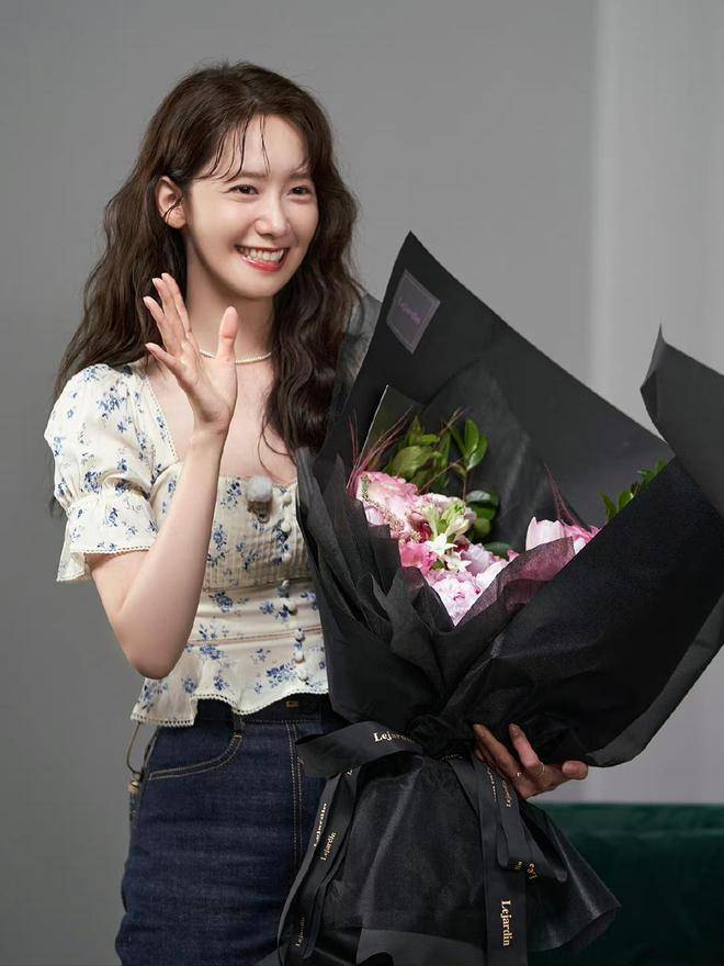 林允儿新剧开播,33岁依然像刚成团一样甜美可人,真的一点不显老_李