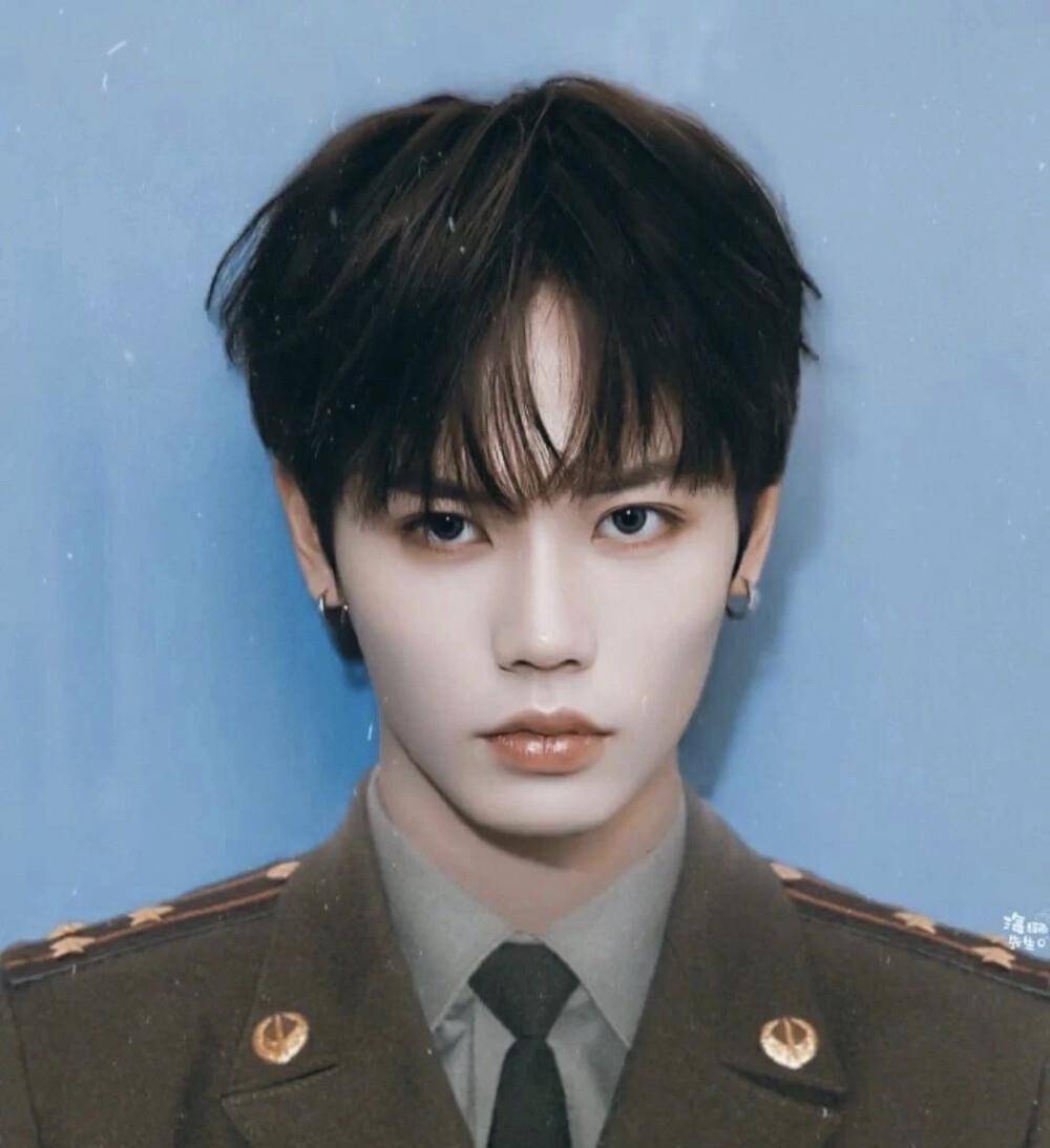 林彦俊发文表示自己是单身,粉丝脱粉回踩,爆料他带女友进行赌博_事情