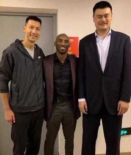 科比和姚明,易建联的合照火了,科比照出了1.6的感觉_波兰_中国_实力