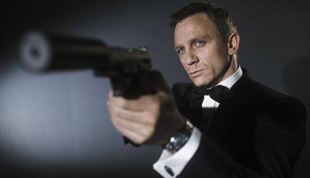 《007》系列:超越间谍影片的文化现象与社会影响