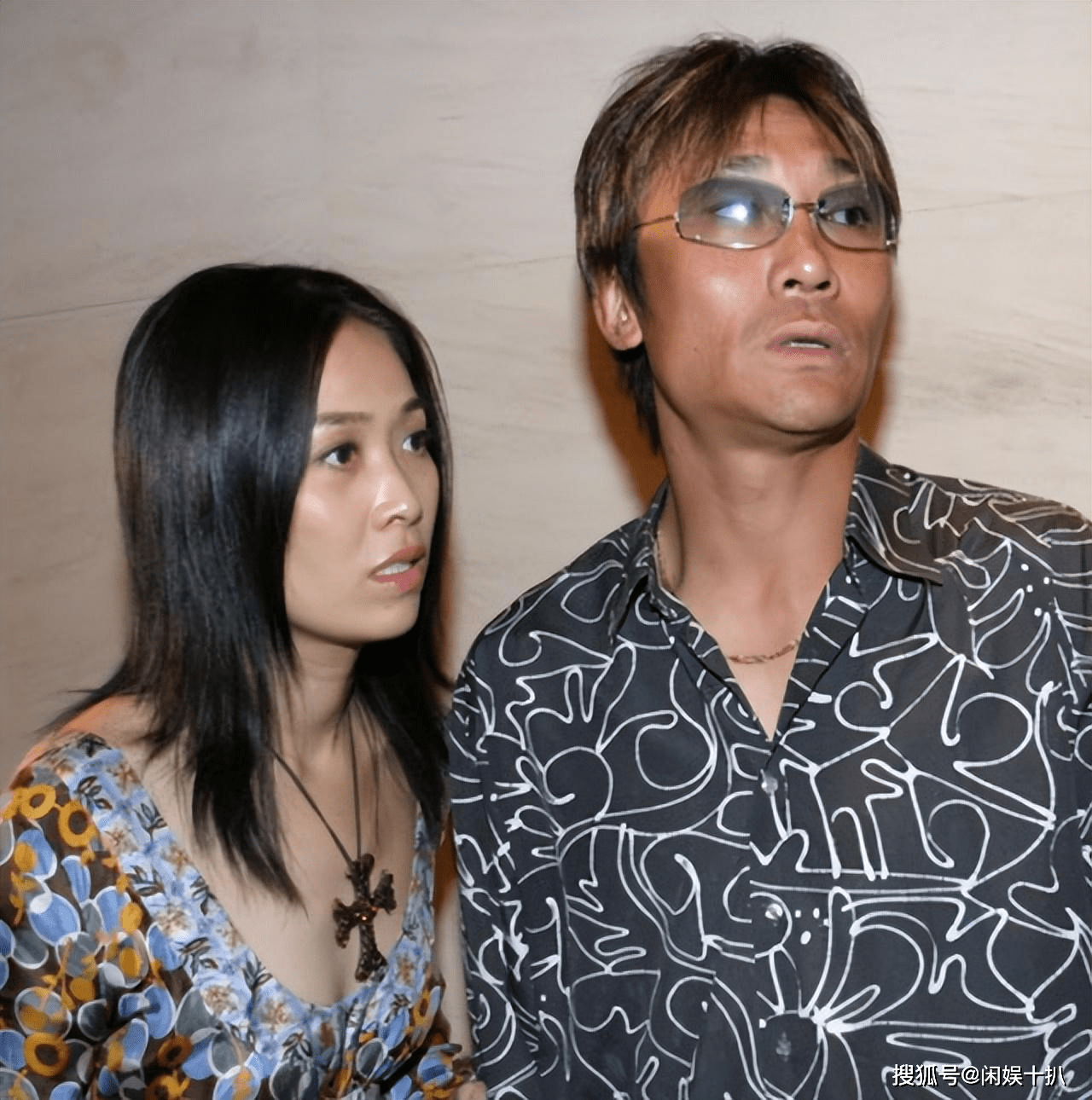 未婚生子再嫁富豪,恩师骂她狗脑王菲叫她大傻,那英到底有多彪?