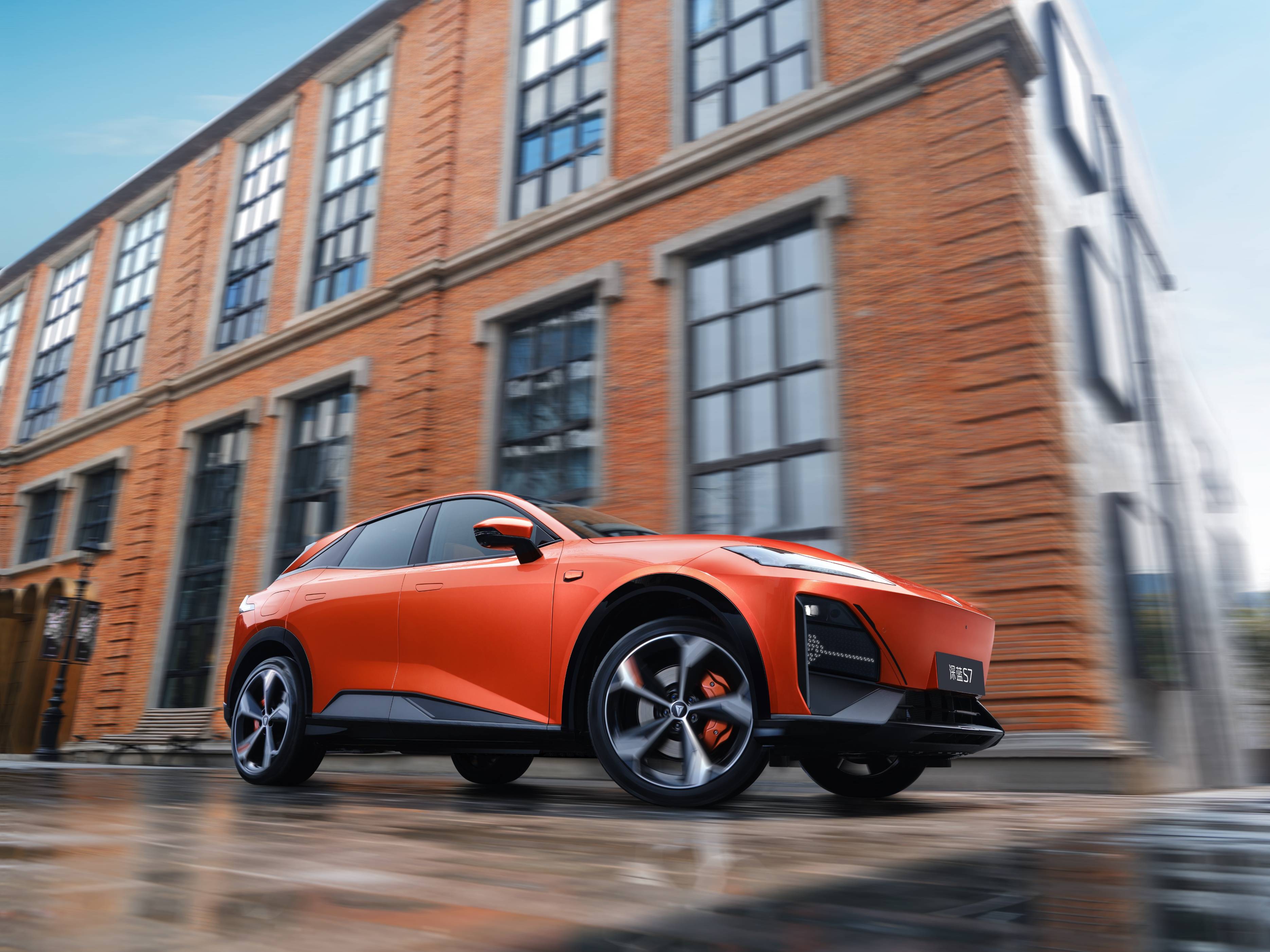 汽车圈又传好消息!新能源继续免征购置税,燃油车还能坚持几年?