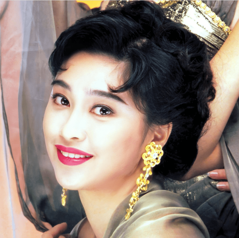 毕竟在当年的香港演艺圈里,但凡是"香港小姐"出身的女艺人,只要她们想