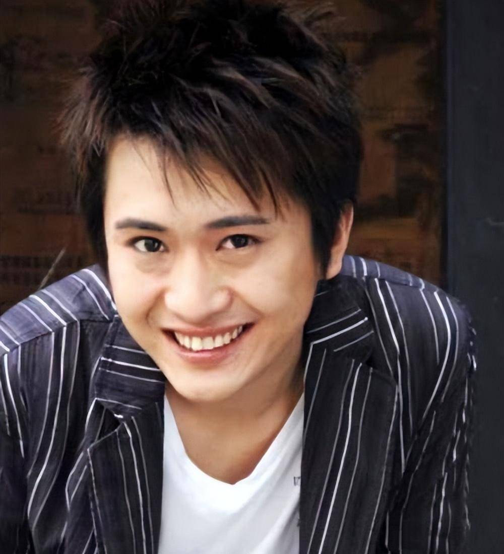 电视主持人杨帆一家四口幸福美满,就是大女儿让我"头疼"_父亲_小号