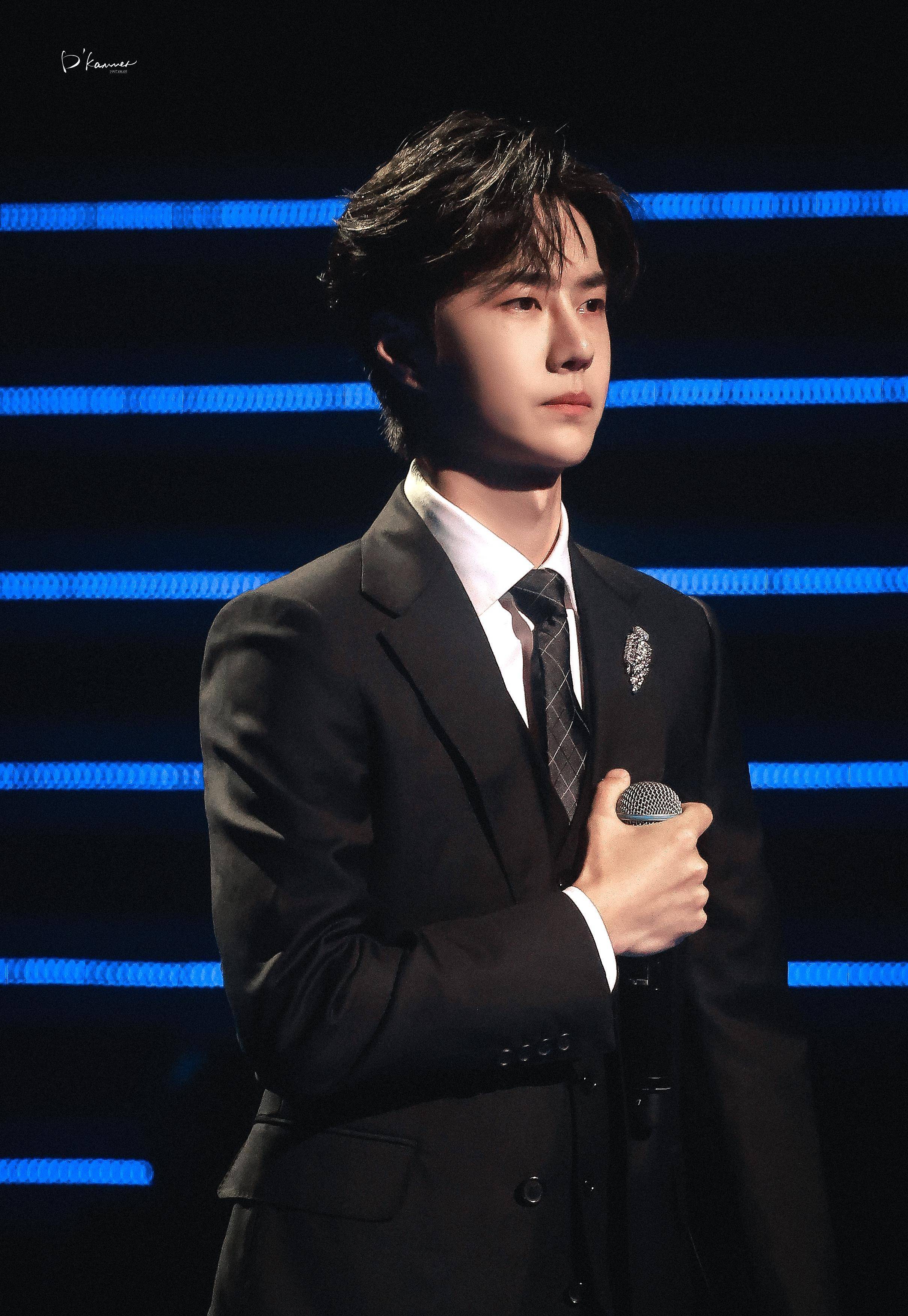 王一博出场镜头# yibo #王一博叶先生重回香港# 开心感恩快乐!