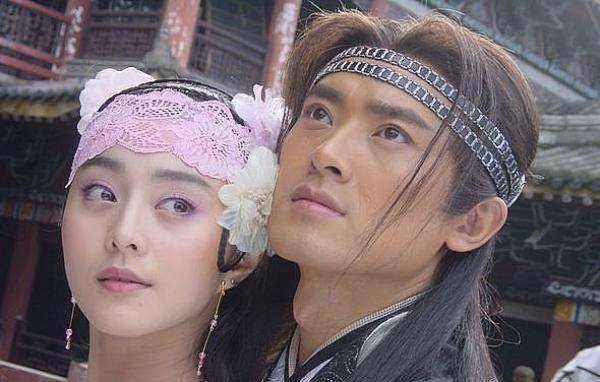 《名捕震关东》这一精典古装剧中左小青就与当年的任泉,范冰冰,吴奇隆