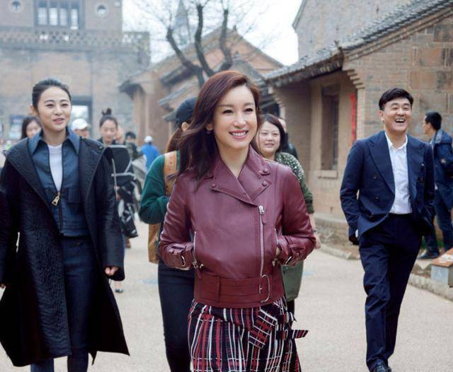 秦海璐拒绝扮演张嘉译小媳妇,张嘉译伸出三根指头,秦海璐同意了