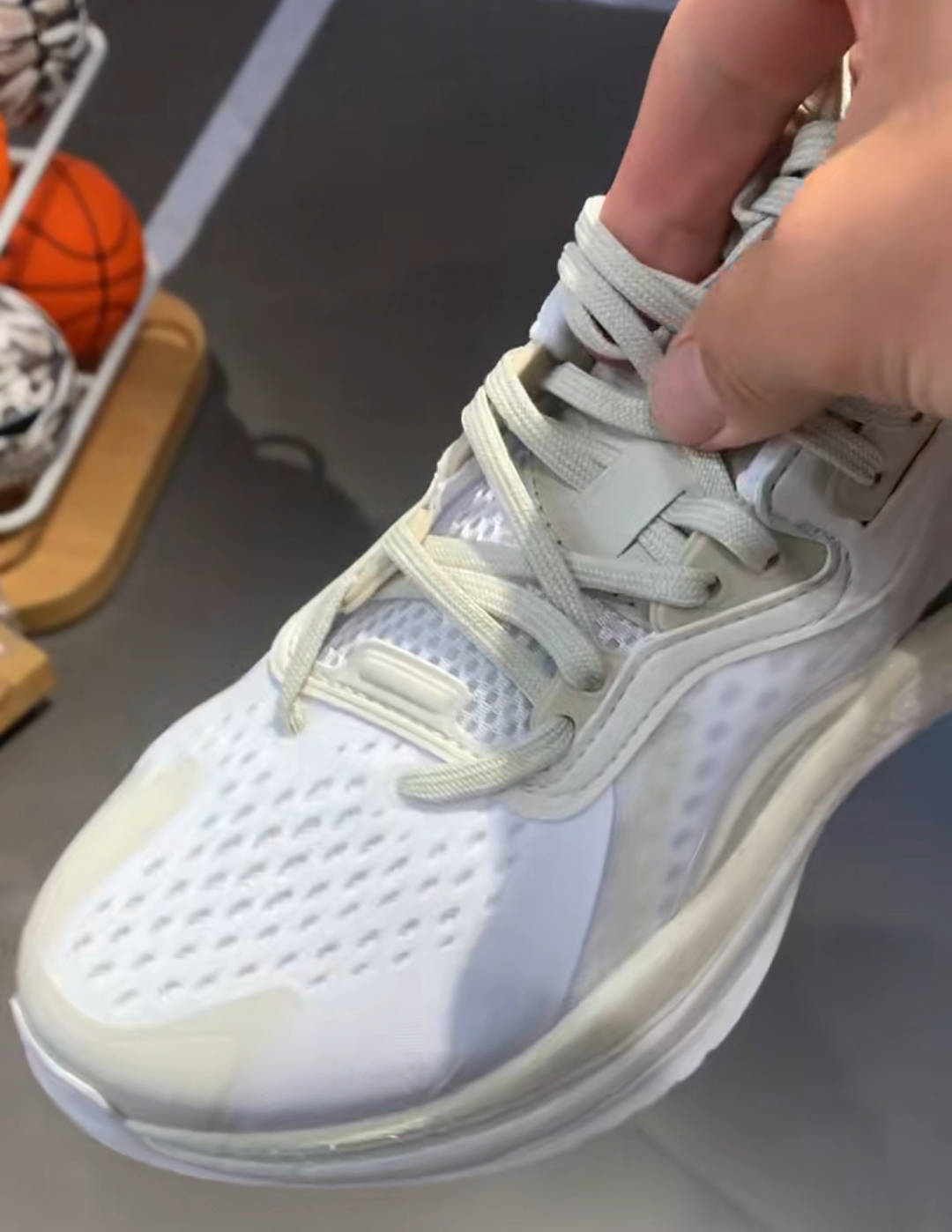 羿星4 超越v曝光,棉花糖美如画,全掌42脚感佳_位置_感觉_产品