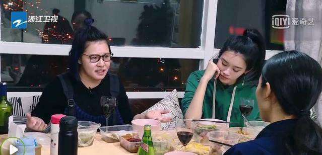 奚梦瑶落寞回应"维密秀摔倒",韩雪安慰:不要在意别人的说法!