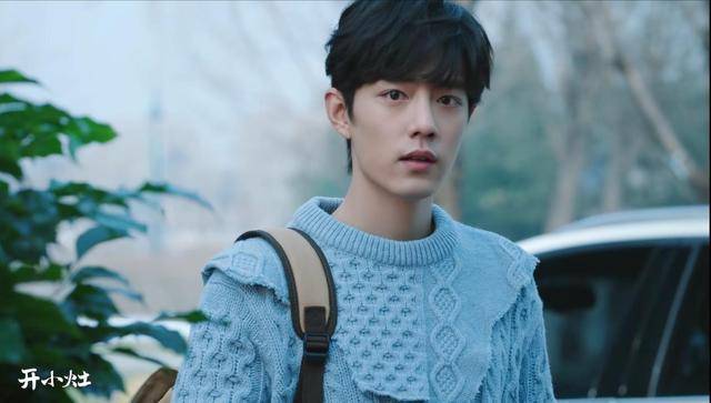 肖战"开小灶",邻家男孩来袭,你想偷肖战还是它?_样子_太帅_演技