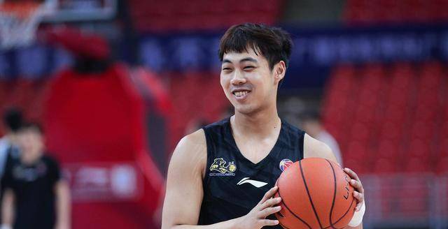 孙铭徽替补给00后让位,季后赛6场得8分,王博不忍了_冯欣_广厦队_赛季