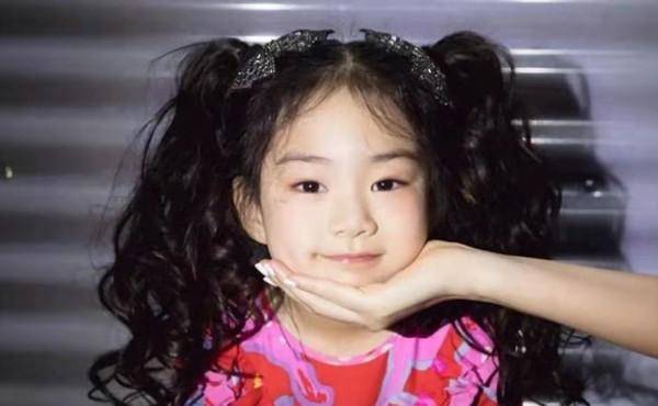 朱茵儿女突然对戚薇女儿飙粤语,看lucky的反应,够我笑十天_爸爸_工作