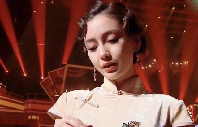 杨颖民国风真是太美了,宋锦云烟旗袍装,你喜欢这样的baby吗_时尚_设计