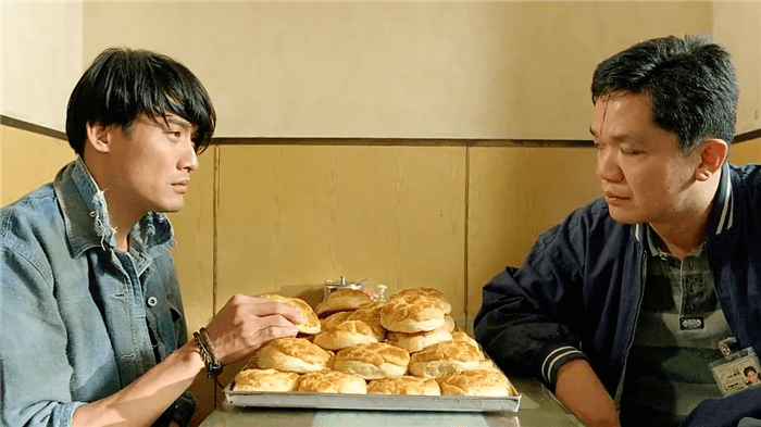 64岁的"傻标"黄光亮,在内地过起了退休生活,被传是王祖蓝老爸_电影