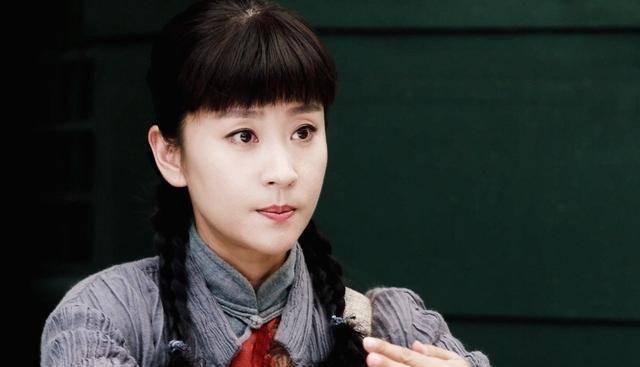 她考到飞机驾照,老公送她价值500万私人飞机,如今39岁美得惊艳_苗圃