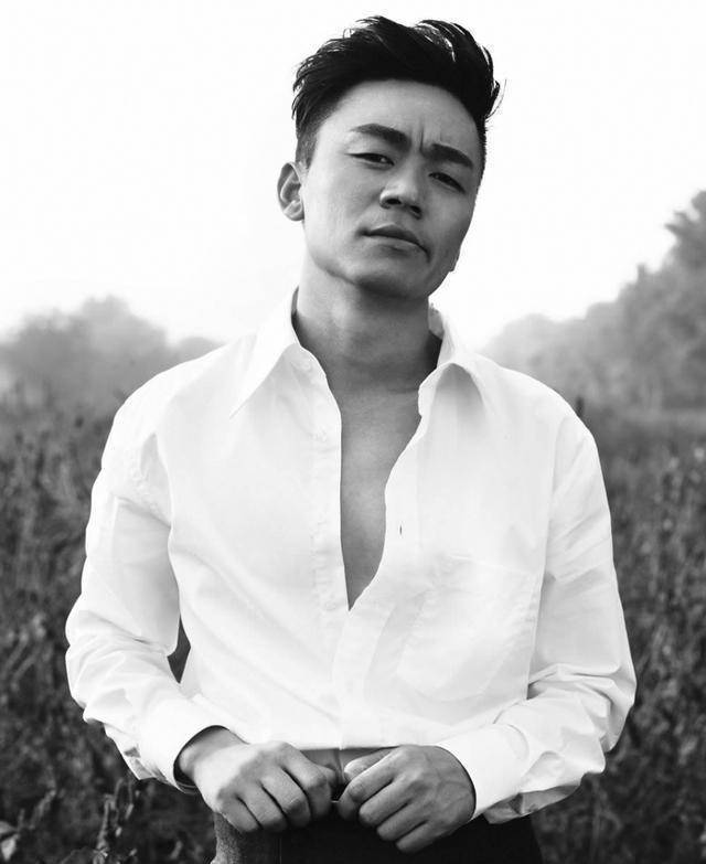 王宝强新恋情曝光,女方身材高挑长相不俗,网友:宝宝不简单!