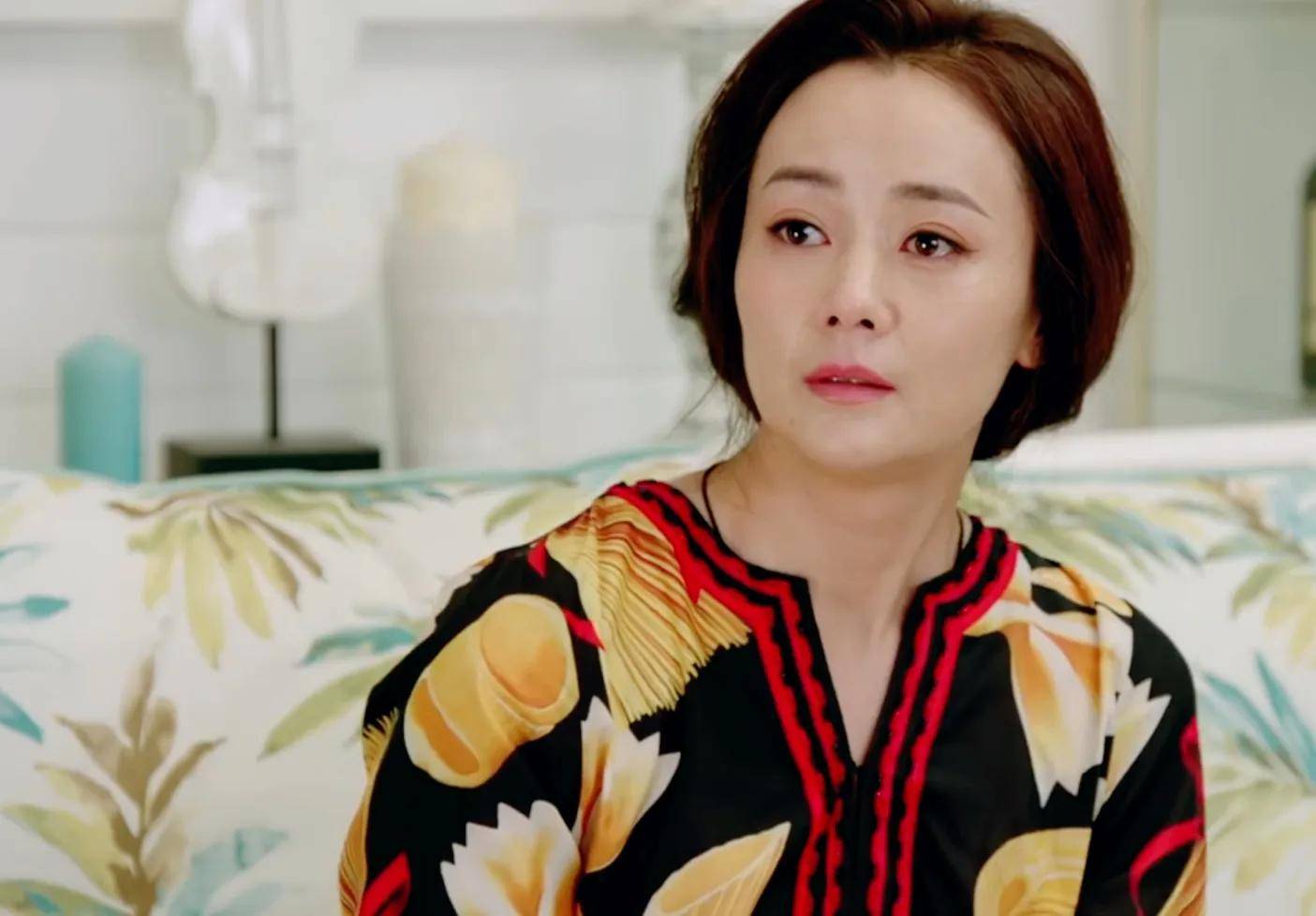 曾凭《现场铁证》出圈,49岁的她有夫有儿有公司_天晴_王岚_母亲