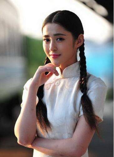 李心艾三个月瘦35斤,穿旗袍大秀好身材,自信怼脸