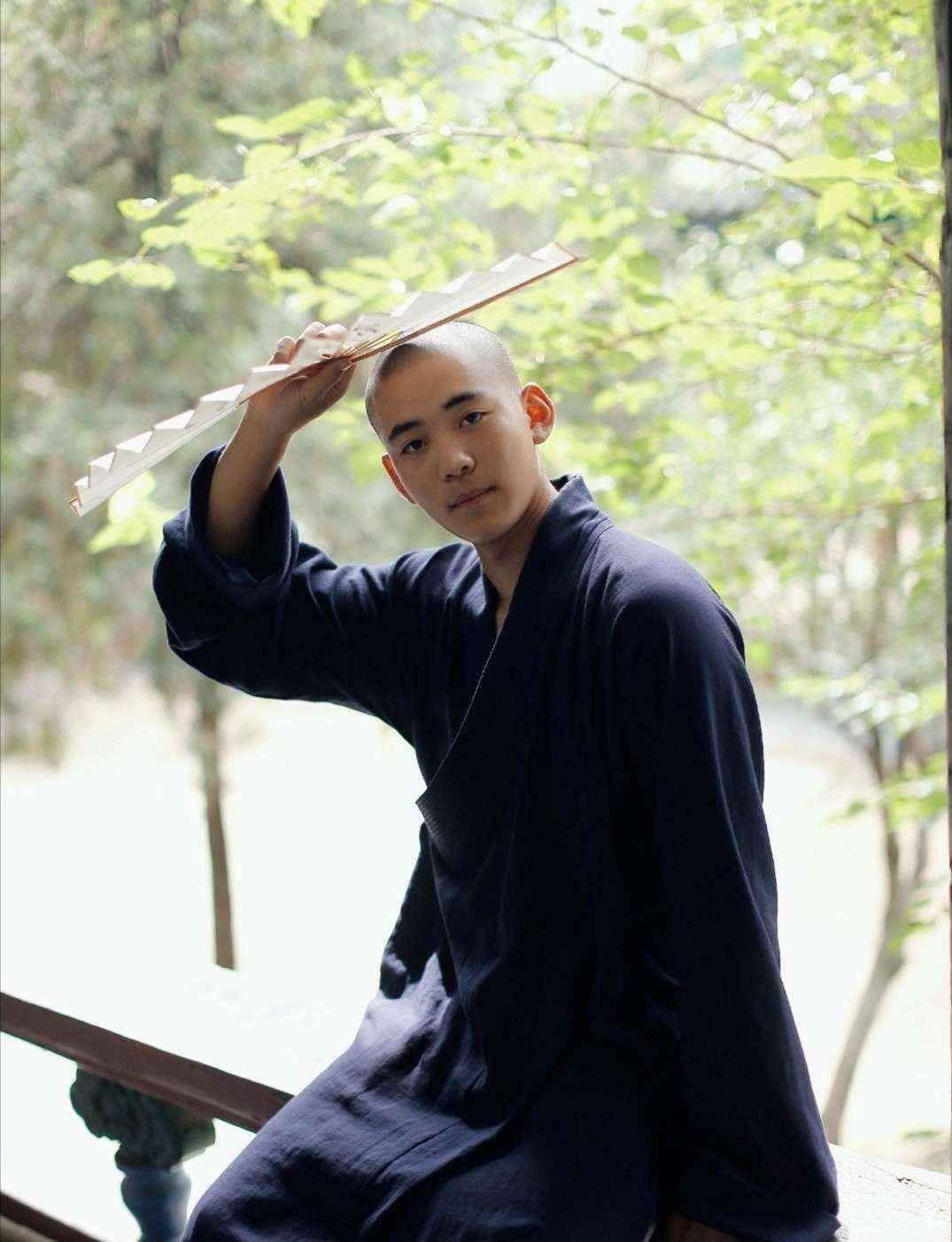 少林寺是网红孵化地?00后武僧一条视频涨粉百万_生活_释延高_武术