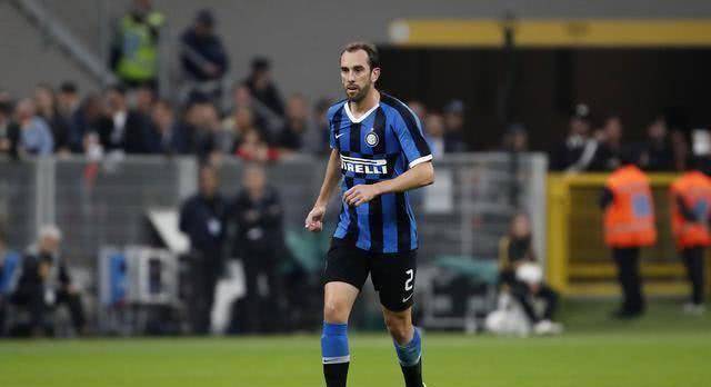 热刺盯上国米中卫,划算实用是根本原因,但他恐非热刺防守解药_戈丁