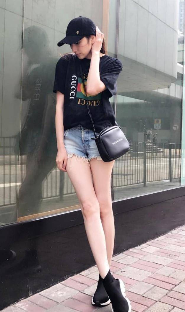 吴佩慈近照,上围缩水现"h"型身材,为拼生育奖金目标五个孩子_金钱