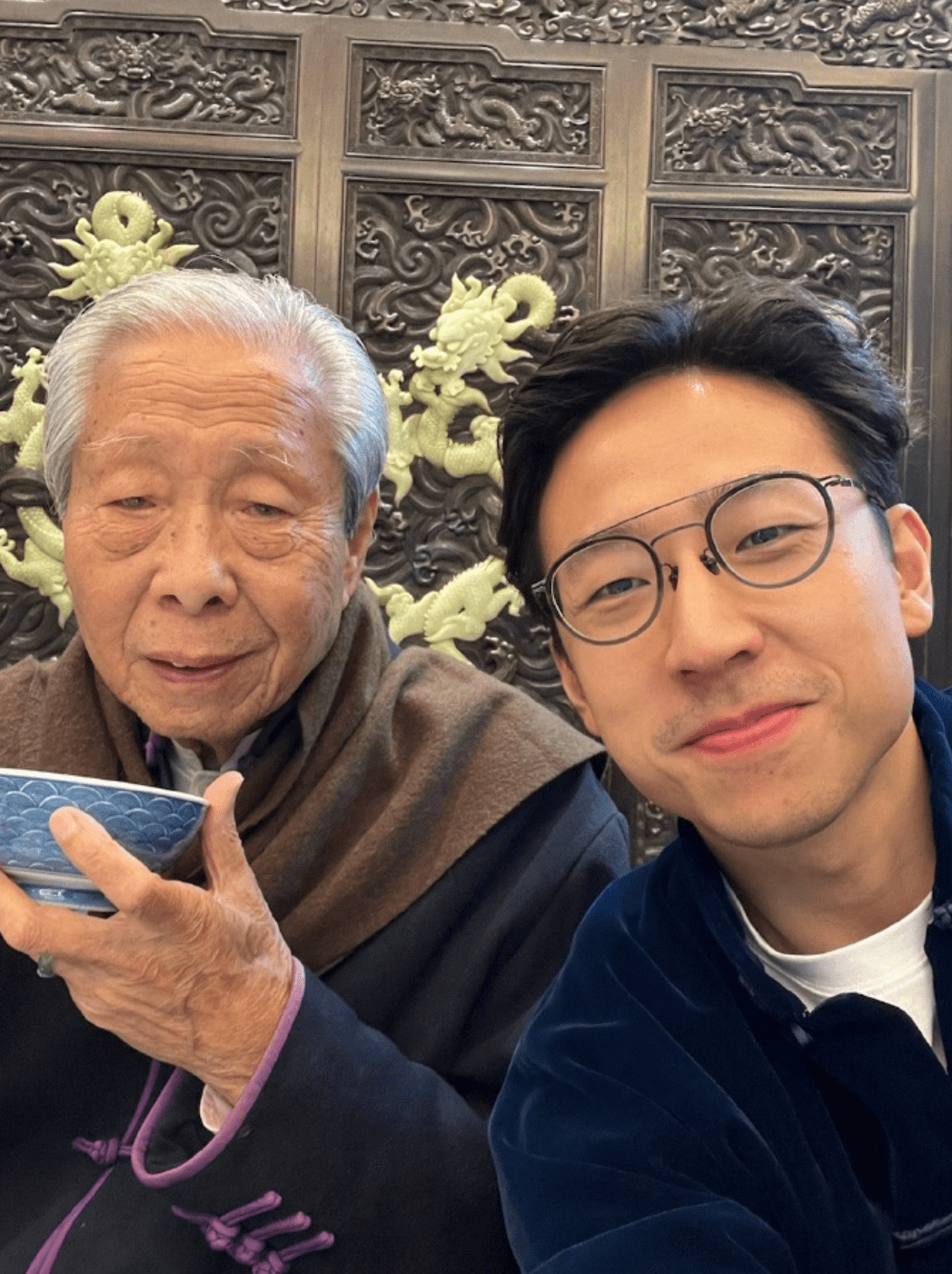 施子清是香港福建帮的元老,亦是香港老一辈的知名富商,他靠着纺织品