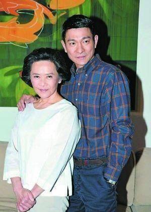 替刘德华还上千万债务,被儿女啃到破产,如今,华仔把她当成母亲_叶德娴
