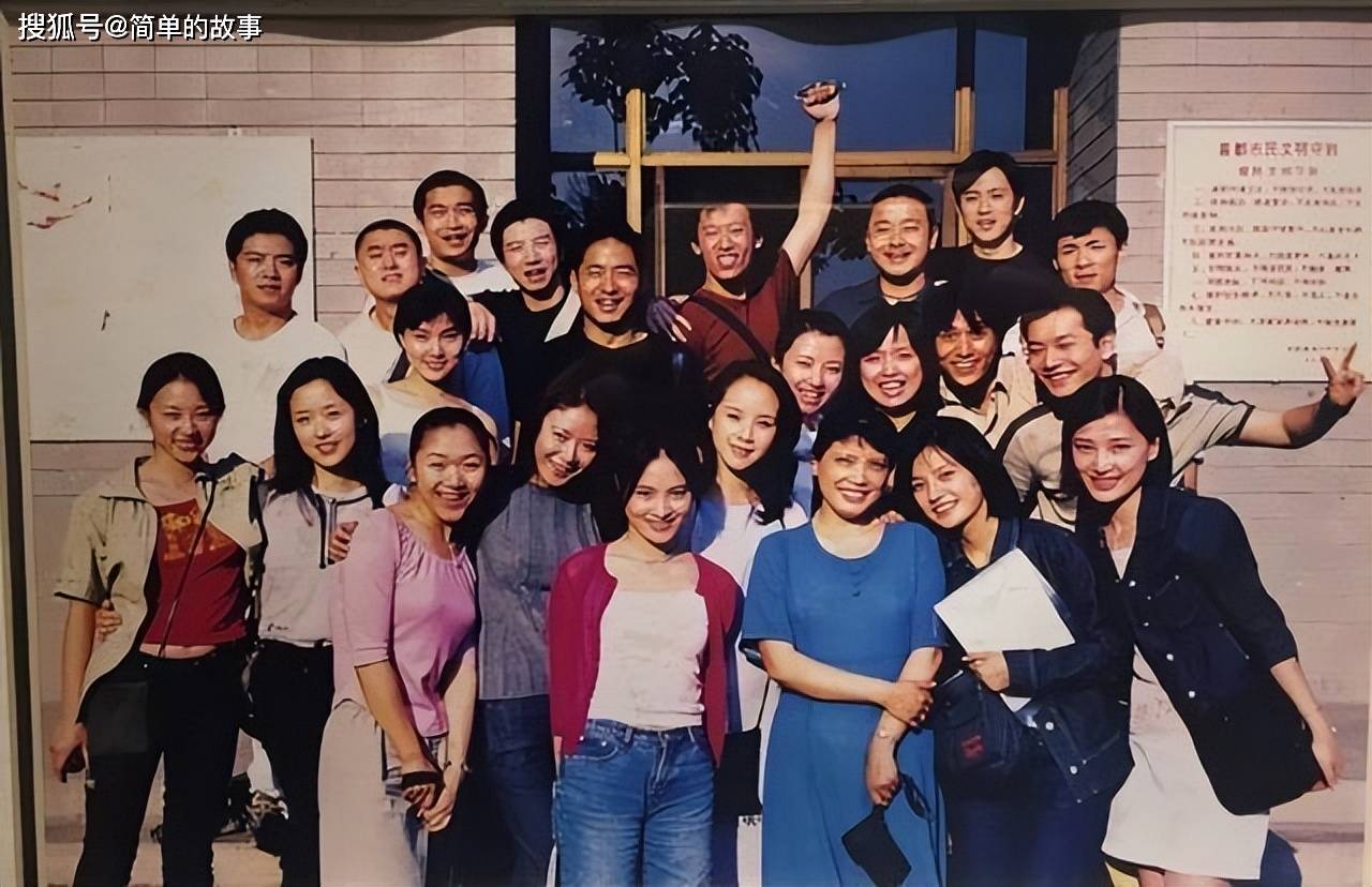 1996年,李佳考入北京电影学院,成为北影的一员.