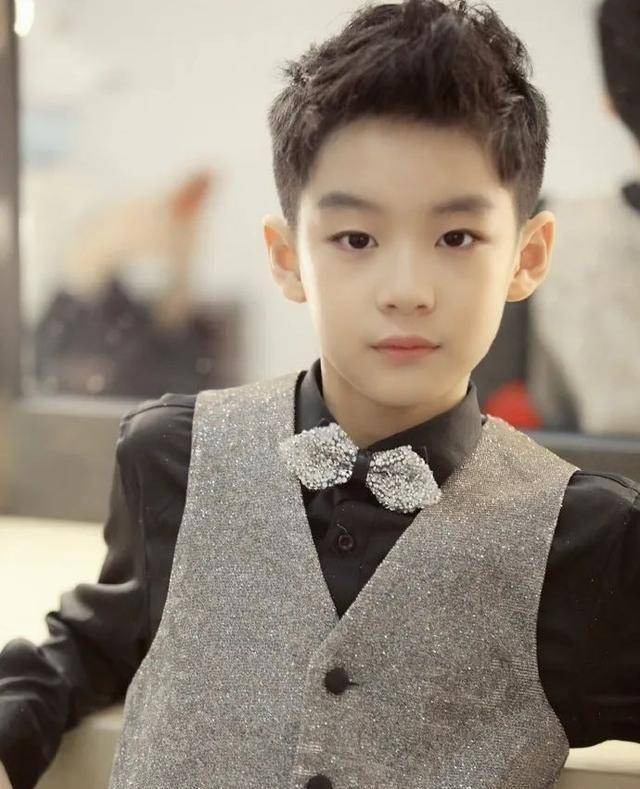 董洁儿子撞脸杨洋,贝儿姐妹宛如孪生_孩子_爸爸_威廉