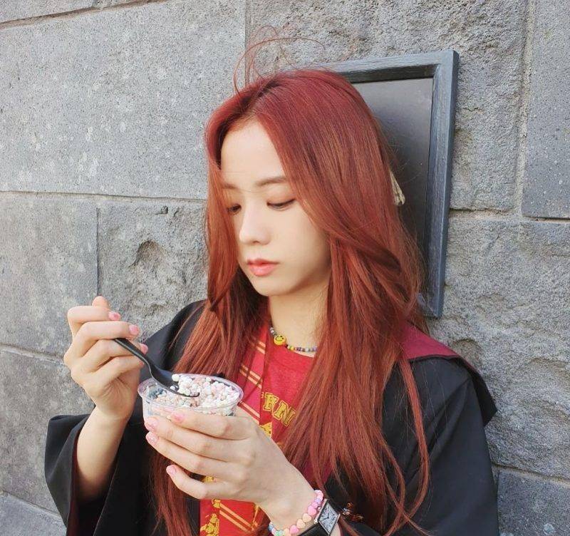 blackpink的lisa和jisoo挑表各有品味,细数二人搭配法则_手表_tank