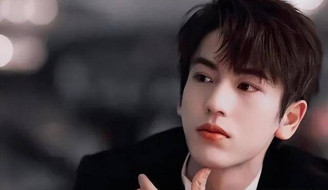 原创
            小八卦，张凌赫，杨超越，张新成，王俊凯（张凌赫的料）