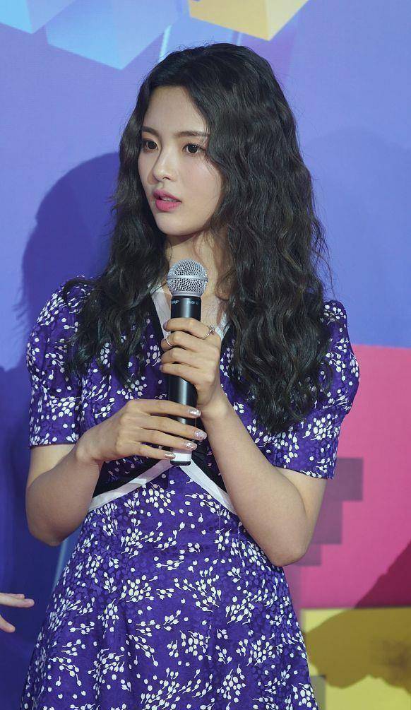 杨超越凭借美丽上位,靠努力证明自己的实力_杨越超_流量_机会