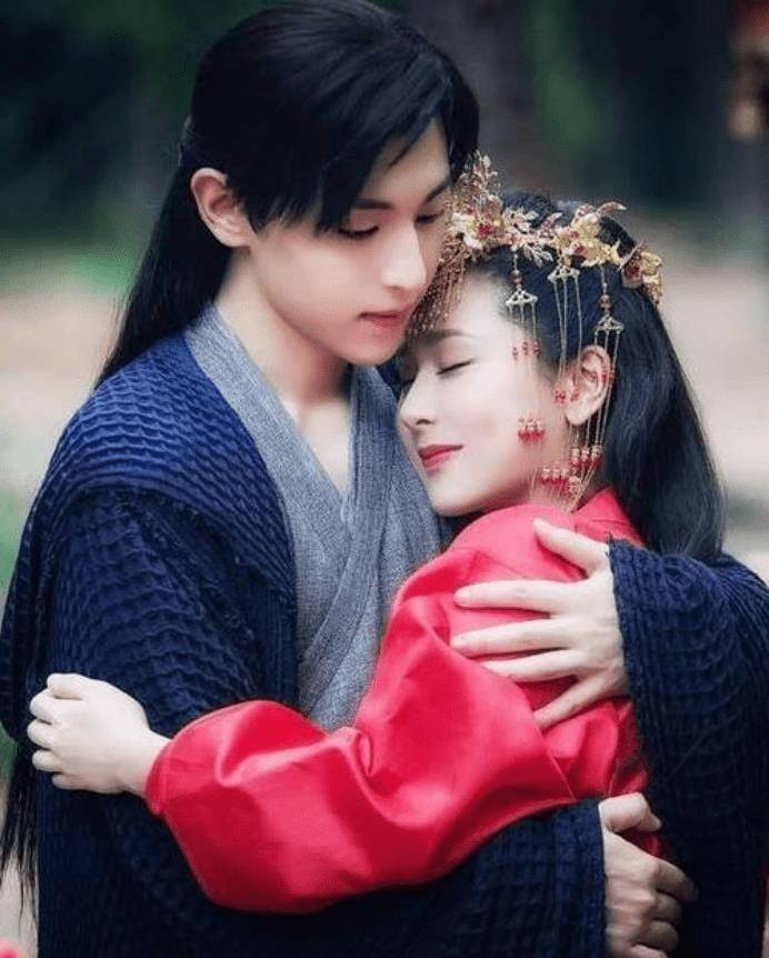 杨紫邓伦公开恋情了?两人之间互动甜蜜,网友:磕了这对cp真好!