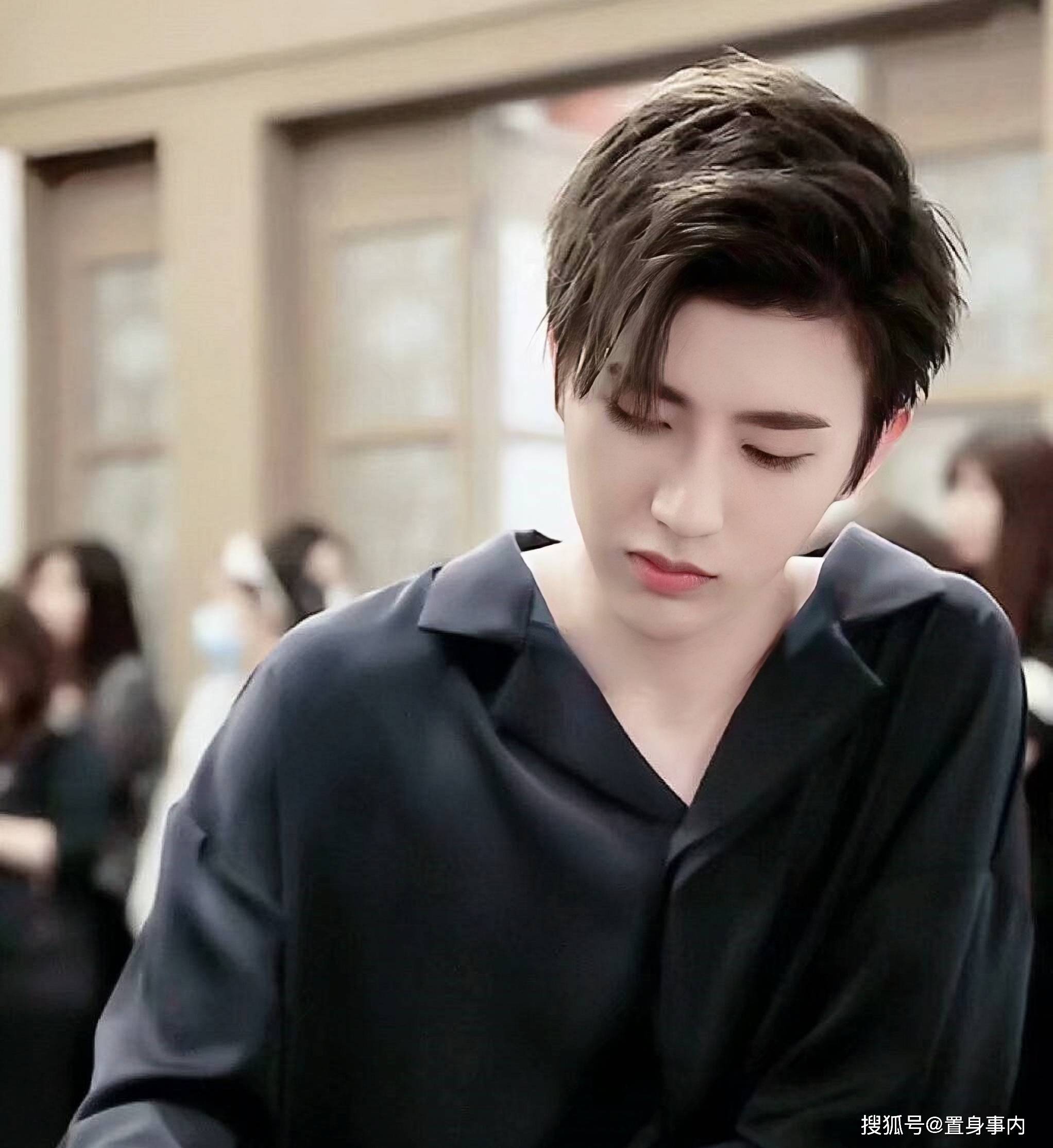 蔡徐坤"13个字"的辟谣,让我见识了娱乐圈的"真真假假"_女士_网友_回应