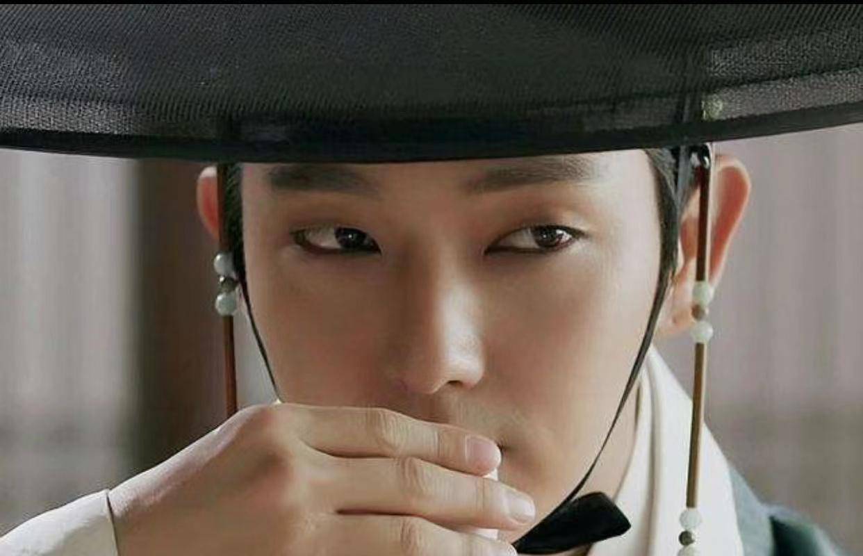 (李准基剧照)李准基内心挣扎,亲自找经纪人对峙.