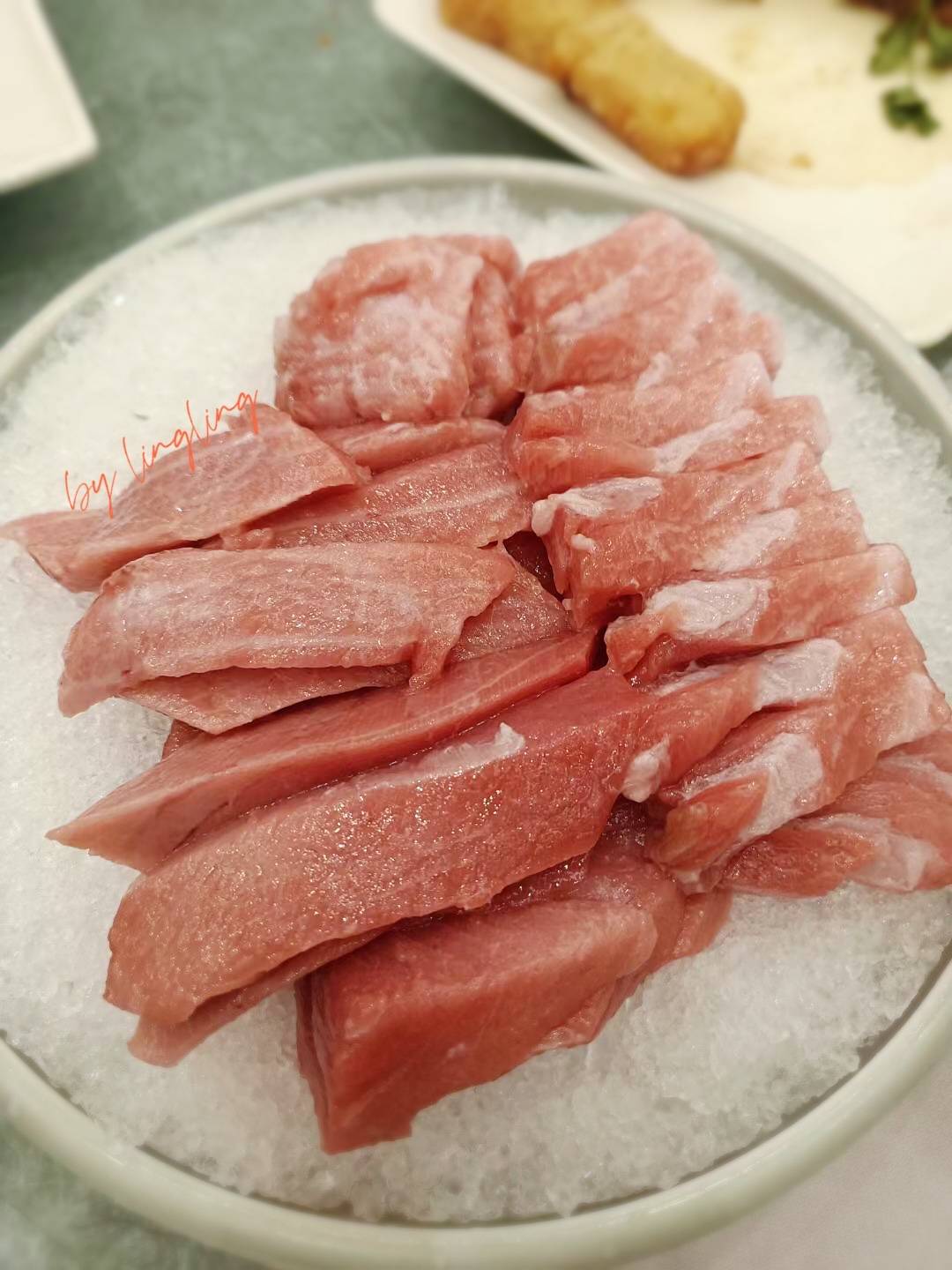 为主,但今晚说是餐厅30周年,上了金枪鱼大腹,中腹,赤肉,鱼眼肉刺身