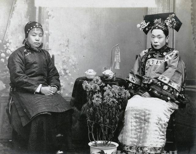 中国文人为何一定要求女人裹脚,满族妇女也缠足吗_民国_发展_包裹