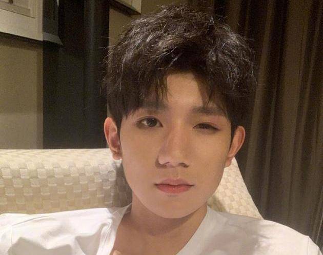 原创            TFBOYS与小虎队，两首歌词对比的人心酸，“追星”源于小虎队！-tf和小虎队