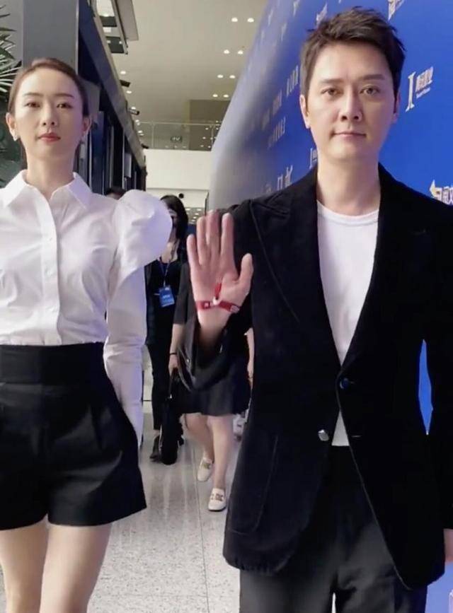 冯绍峰疑走出离婚阴霾,和视后童瑶搭戏笑容满面,此前曝已在相亲_工作
