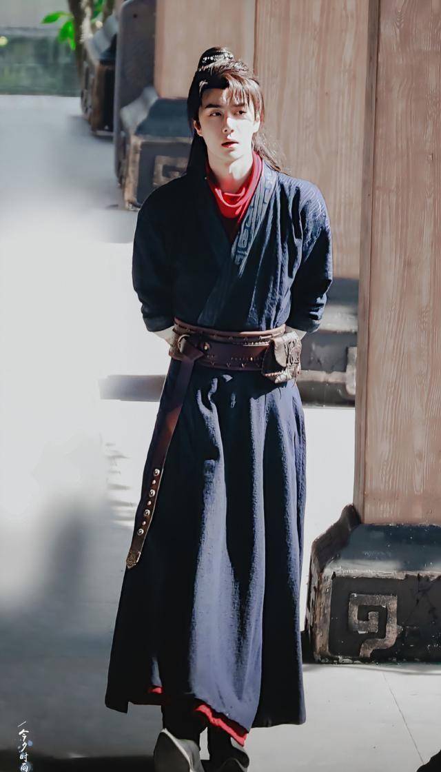 陈若轩晒有翡杀青合照,赵丽颖王一博张慧雯周洁琼等人同框卖萌!
