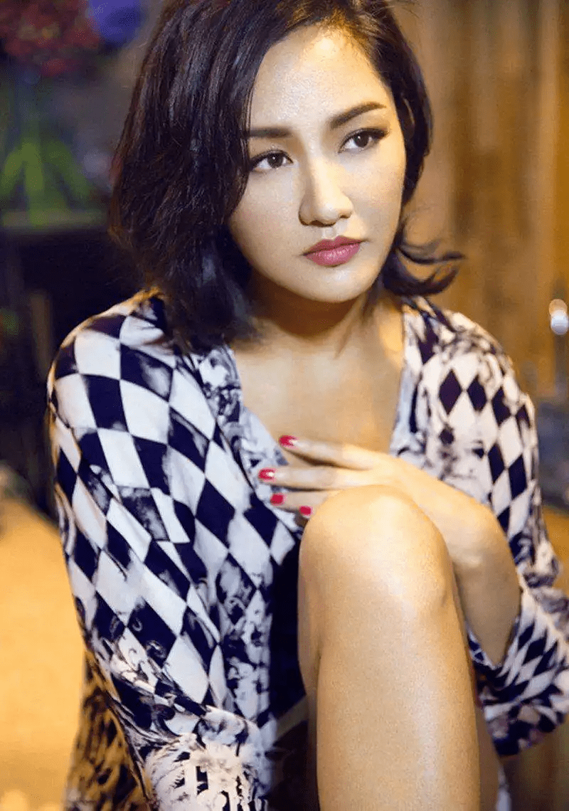 瞿颖的母亲丁家珍:女儿52岁仍未婚单身,让她纠结心痛_艺术_家庭_才华